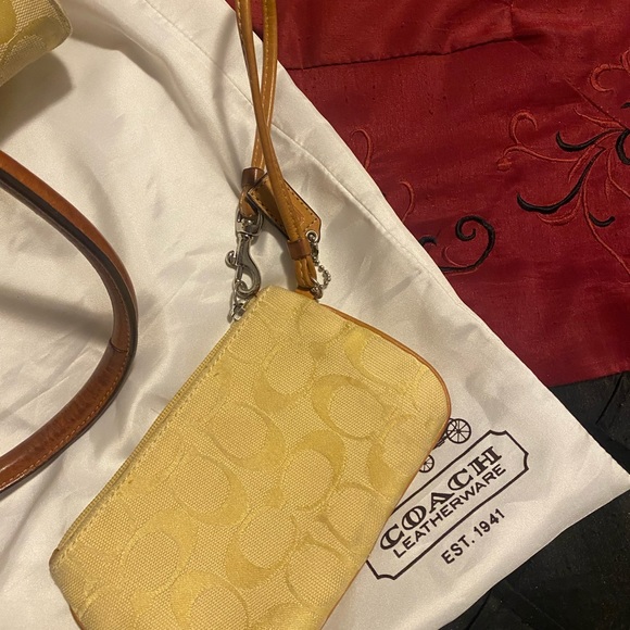 Authentic Coach bag. Used but good condition - Picture 2 of 4